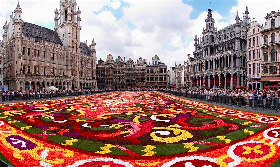 Цветочный ковёр на площади Гранд-Плас